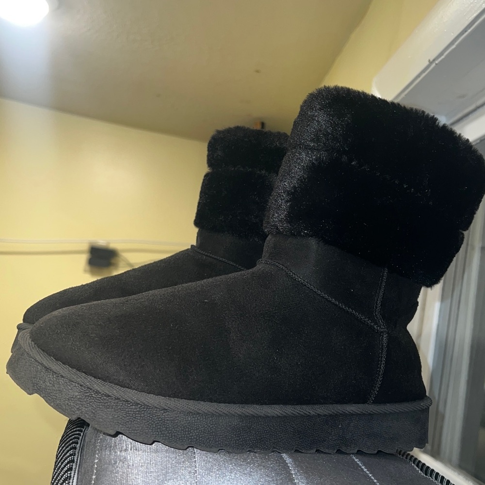 Black Faux Fur Lined Winter Boots